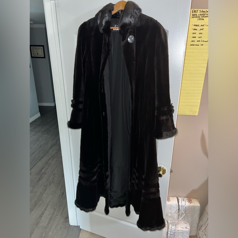 Chic Black Full Length Luxurious Fur Coat